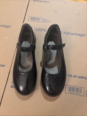 NWOT Aster Girls Black Patent Leather Mary Janes